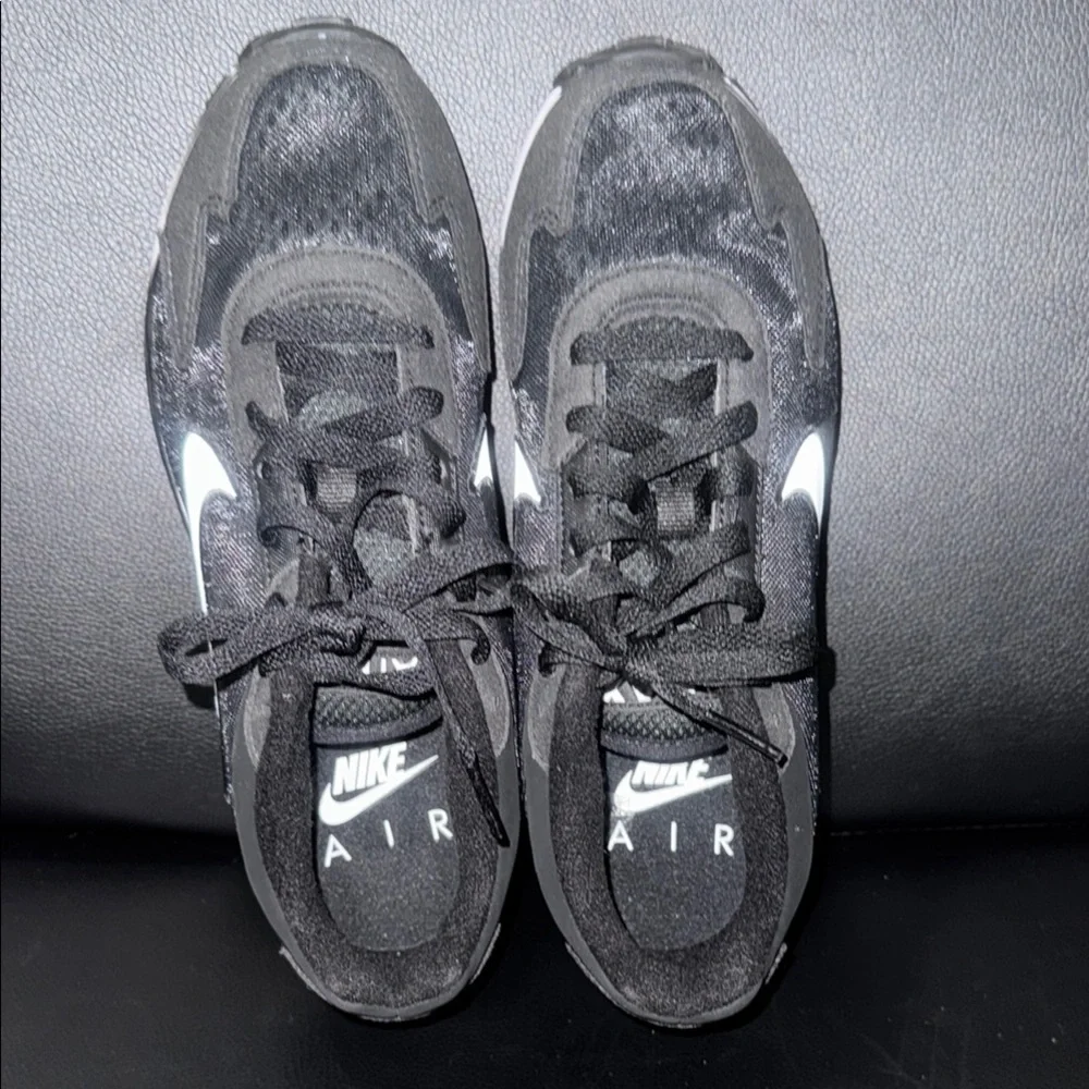 Nike Air Max Black‎ and White Mesh Athletic Shoes.